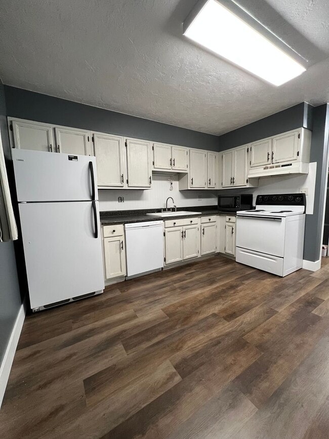 Building Photo - Hendricks Park Place Condo's