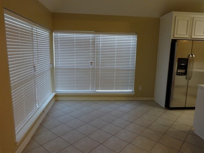 Building Photo - 104 Laguna Pointe Dr