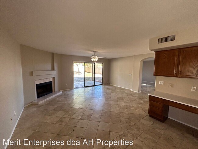 Foto del edificio - 3 br, 2.5 bath House - 5946 E KELTON LN