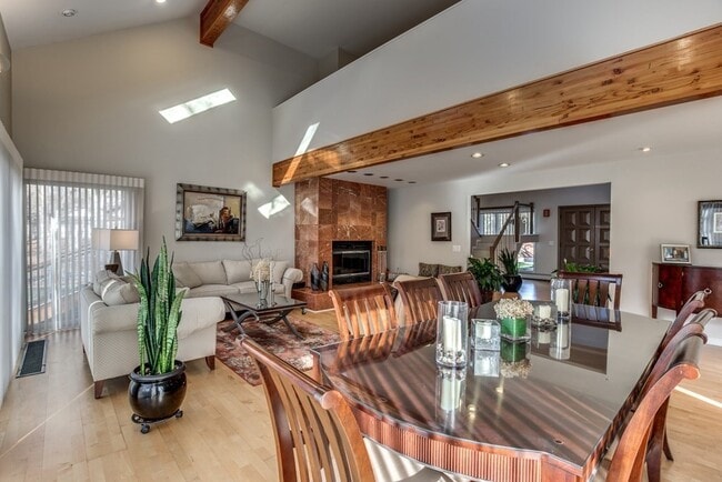 Building Photo - 11 Beethoven Ave