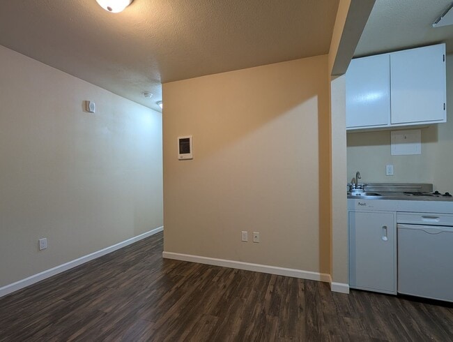 Building Photo - Great 1-bedroom, 1-Bath Apartment In Springfield With On-site Laundry!