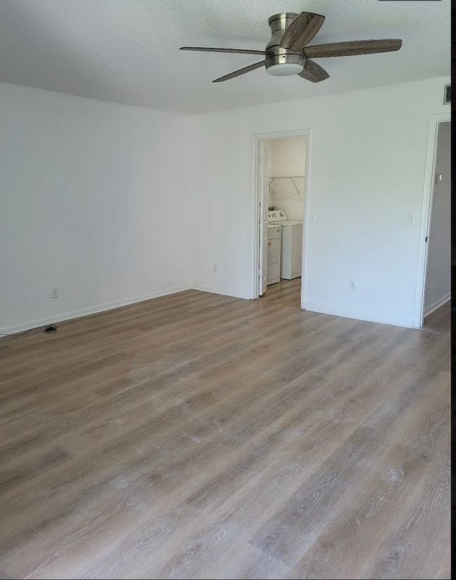 Building Photo - 9013 Tudor Dr