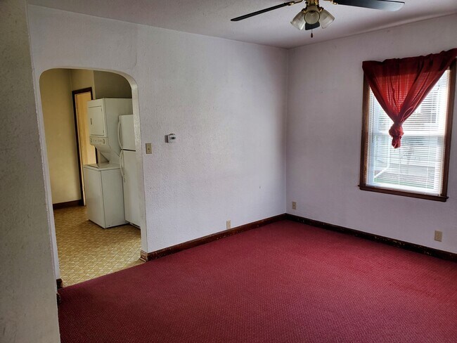 Foto del edificio - 212 Brown St W