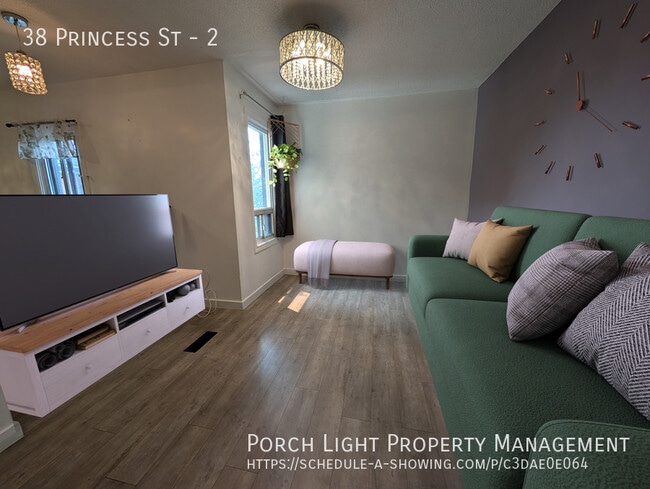 Building Photo - Cute, Private, 1 Bedroom Apartment with Private Laundry