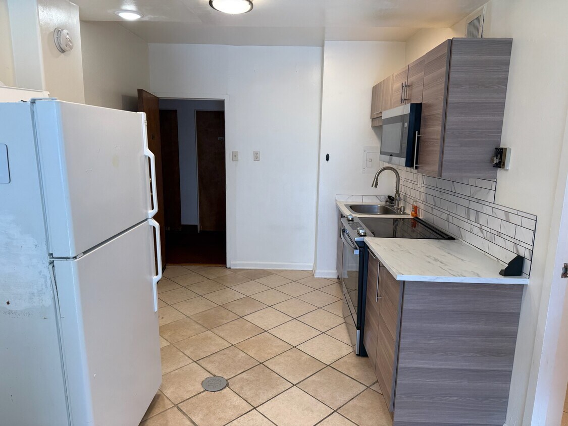 Primary Photo - 1271 Poplar Ave