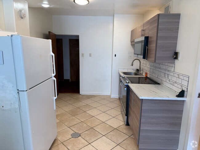 Building Photo - 1271 Poplar Ave