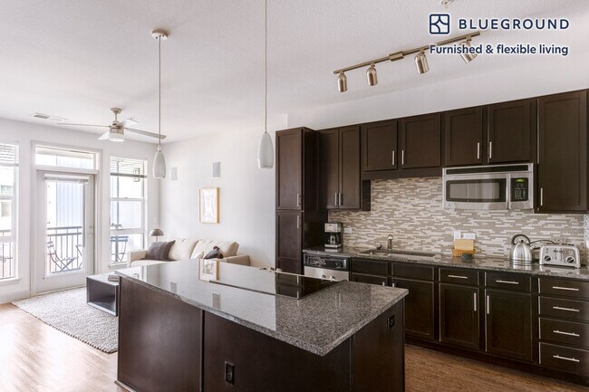 Building Photo - 1801 Chestnut Pl
