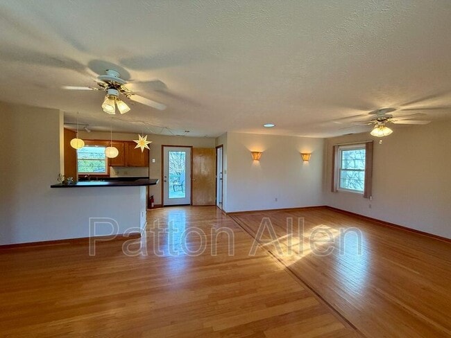 Building Photo - 74 Oakdale Dr