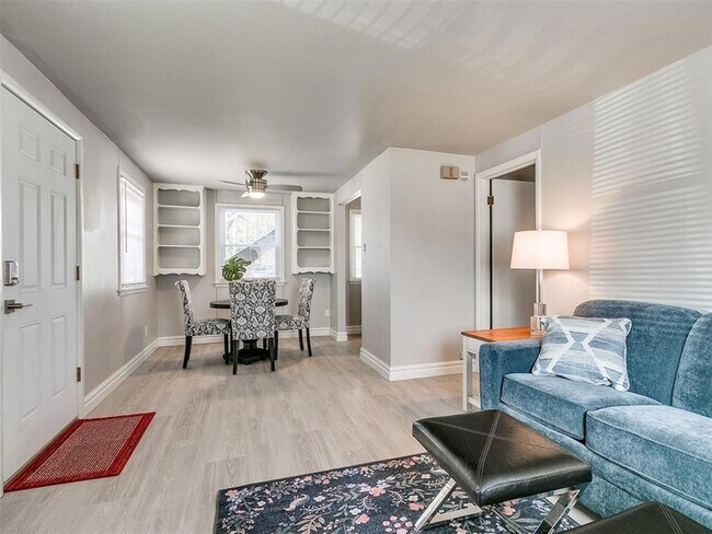 Foto del edificio - 203 E Brooks St