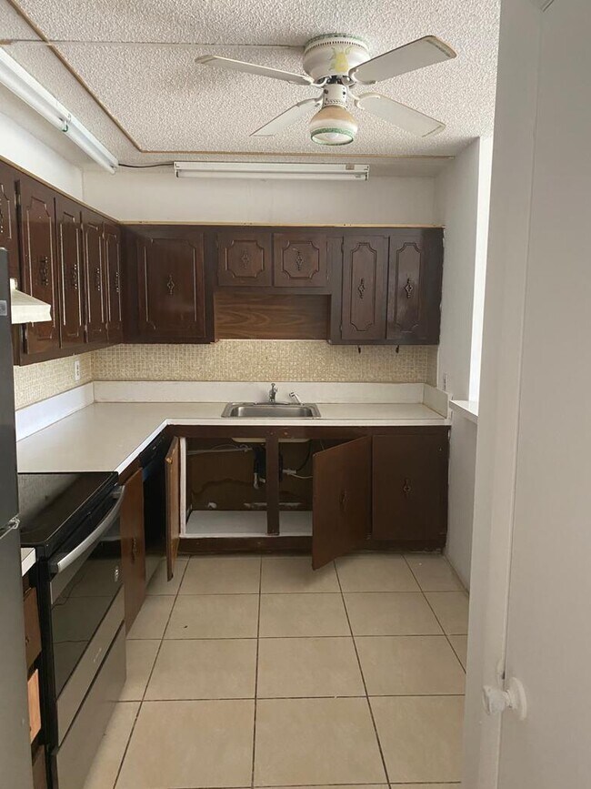 Building Photo - 14830 Naranja Lakes Blvd