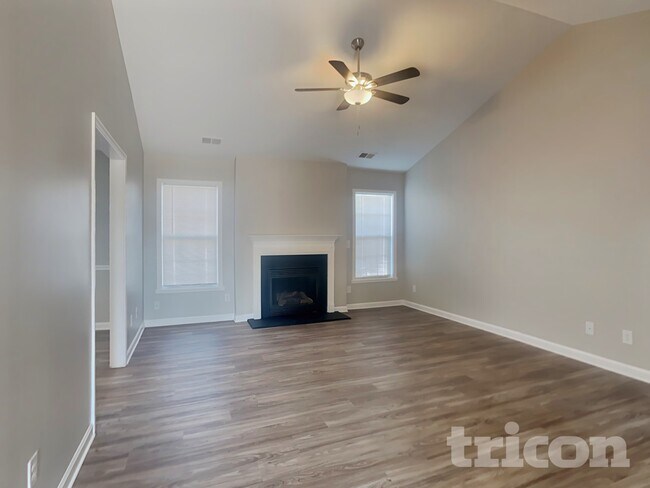 Foto del edificio - 1617 Faircrest Ln