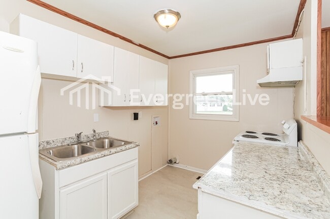 Building Photo - 2660 Wenning Rd