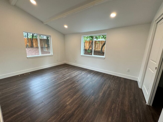 Building Photo - 10054 SW 35th Avenue ~ Beautifully Remodel...