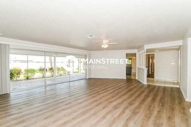 Foto del edificio - 3 Bedroom Pet-Friendly Home in CAPE CORAL, FL with Main Street Renewal
