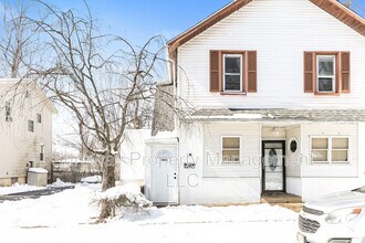 Building Photo - 300 Monroe Ave