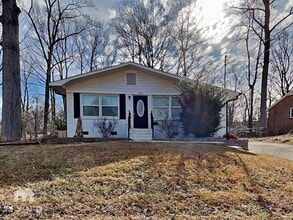 Building Photo - 2408 Dora Dr