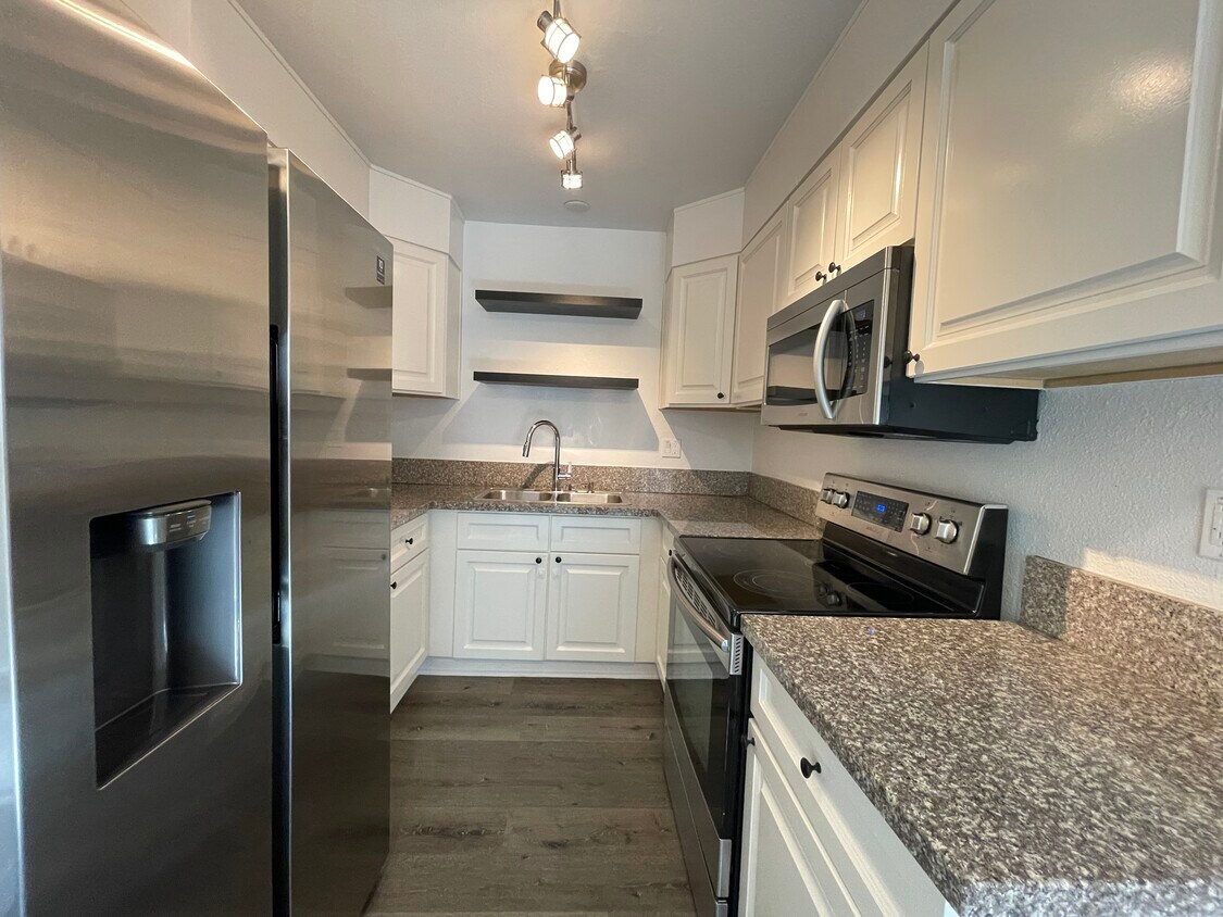 Foto principal - 232 E 21st St