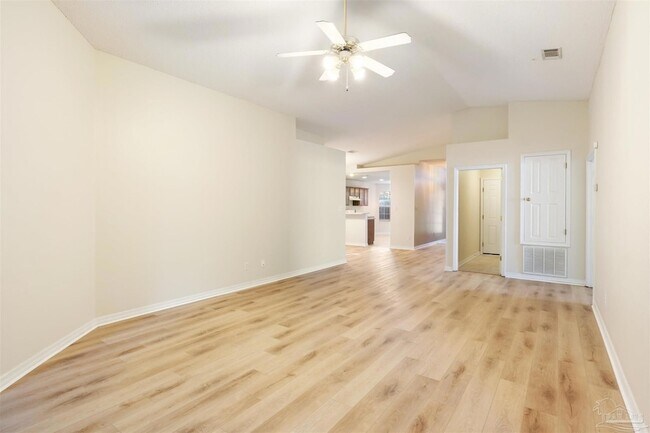 Foto del edificio - 605 Downhaul Dr