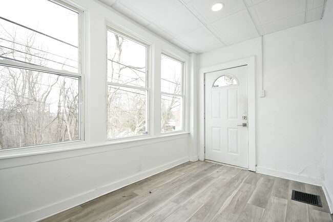 Building Photo - 2611 Voelkel Ave