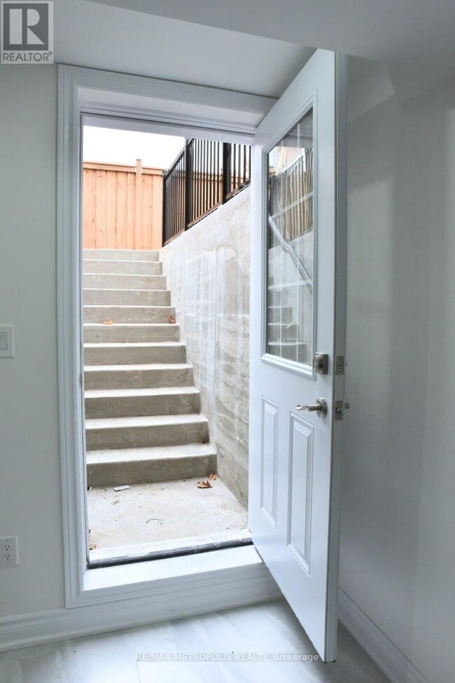 Building Photo - 3 Elston Av