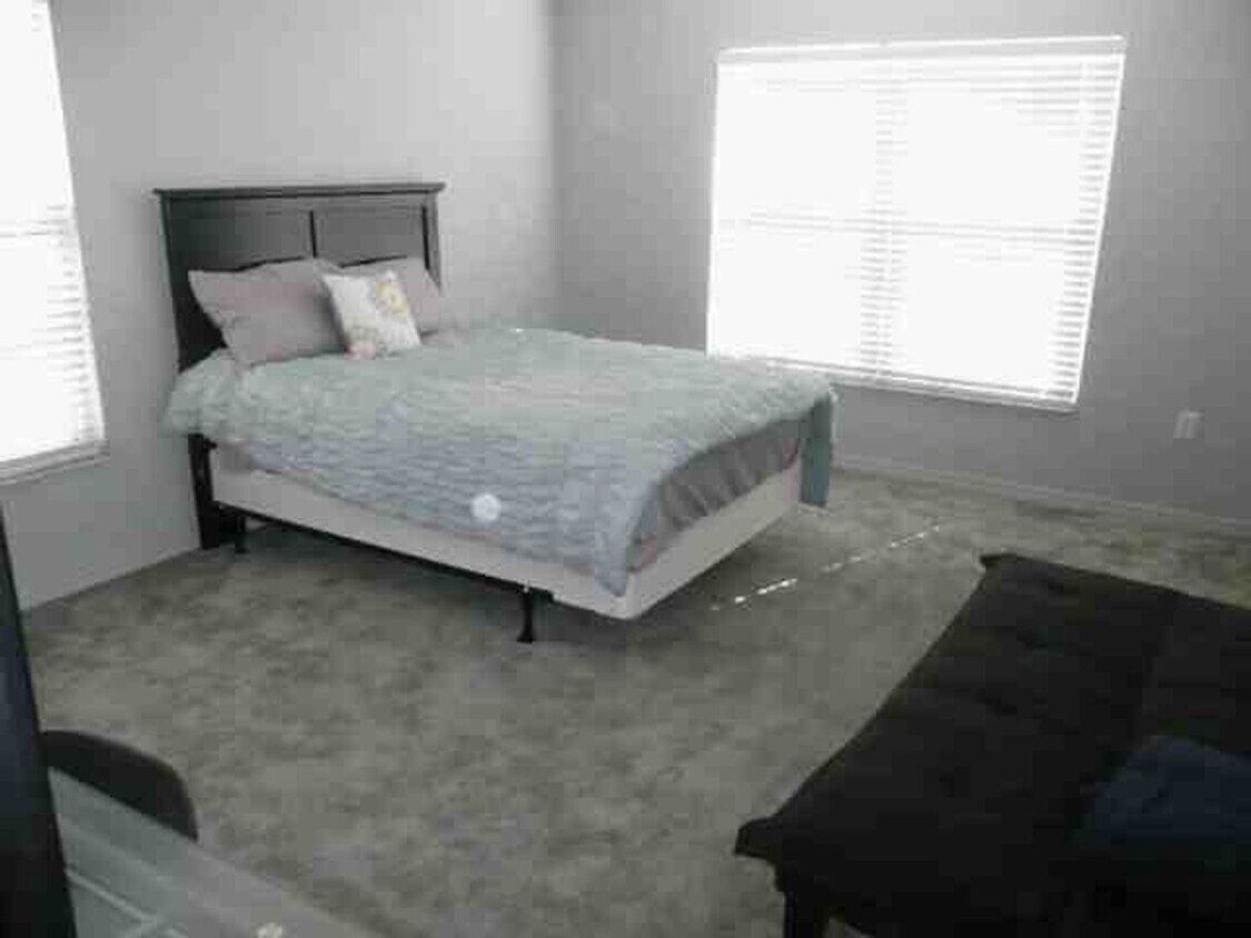 Foto principal - IDYLWILD LANE- 4 Bed/4.5 Bath Single Famil...