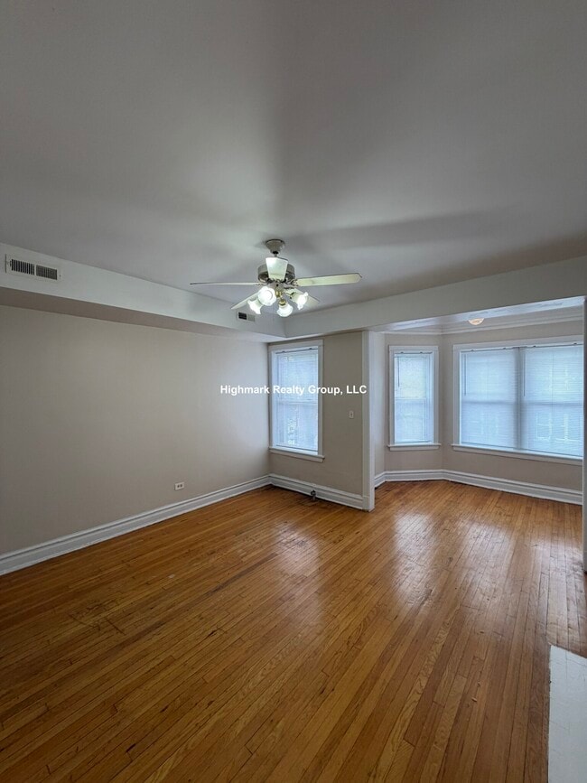 Building Photo - 7513 N Greenview Ave