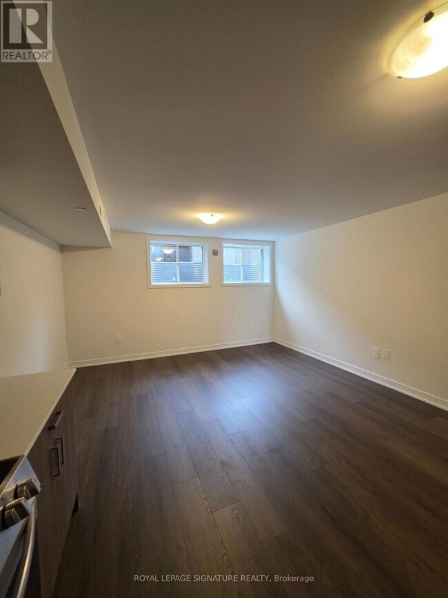Photo du bâtiment - BSMT - 28 GREEN GARDENS BOULEVARD