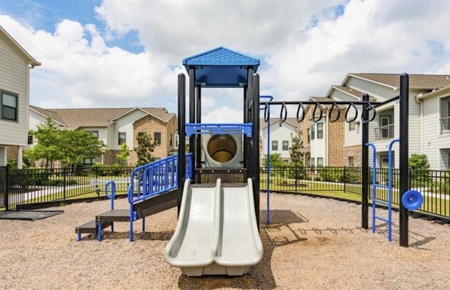 Building Photo - 2101 Kingsley Dr