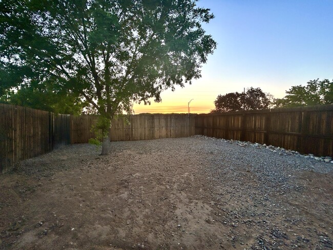 Building Photo - 85 Hartel Pl