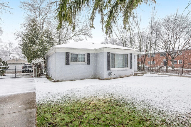 Building Photo - 3221 Shenandoah Dr