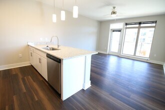 Interior Photo - Main2525