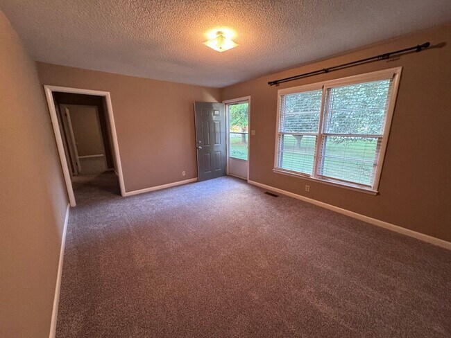 Foto del edificio - 2 Bedroom, 1 Bath House In Outskirts of Co...