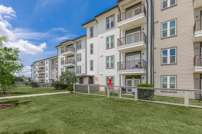 Building Photo - Farmhouse Apartments