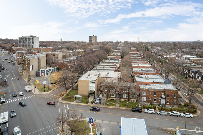 Aerial Photo - 5610 Av Somerled