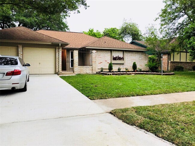 Foto del edificio - 5118 Shady Oaks Ln