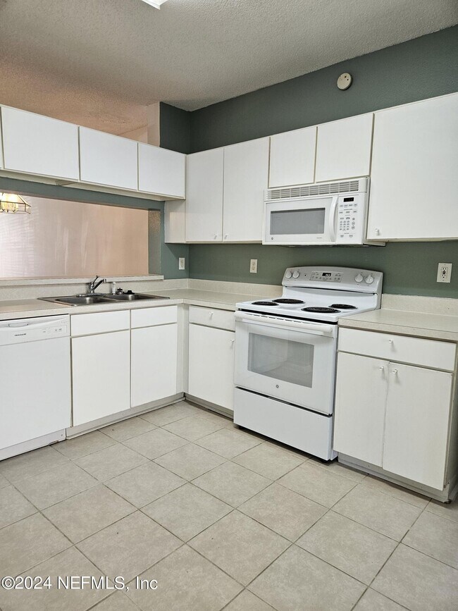 Foto del edificio - 12311 Kensington Lakes Dr