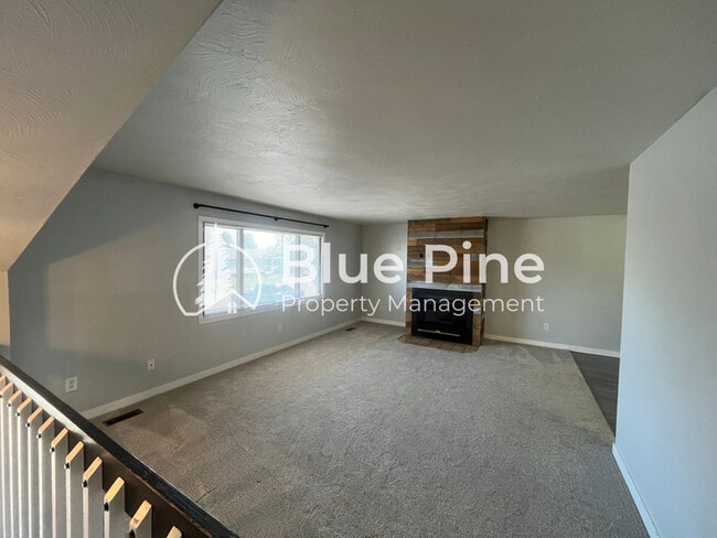 Building Photo - 2304 E Oakmont Dr