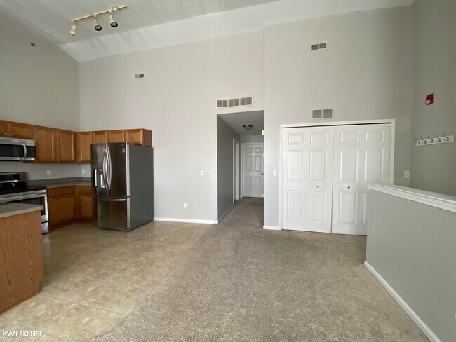 Building Photo - 14285 Vauxhall Dr