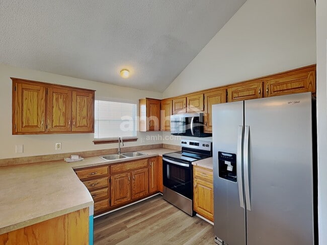 Building Photo - 713 Derby St