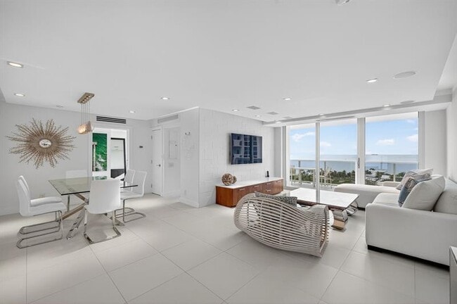 Building Photo - 2715 N Ocean Blvd