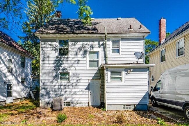 Building Photo - 920 Bloomfield Ave