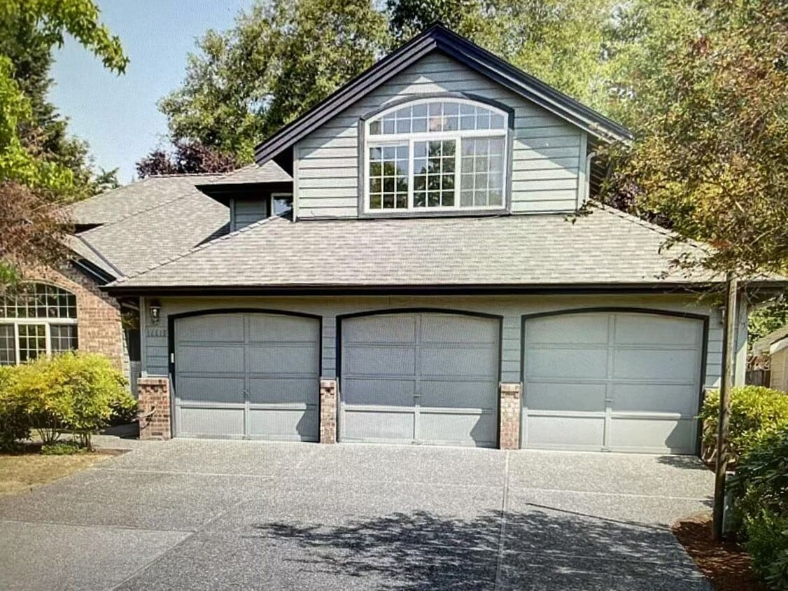 Foto principal - Beautiful 4-bed, 3-bath + 1 office house i...