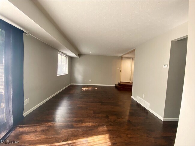 Building Photo - 1480 Cedarwood Dr