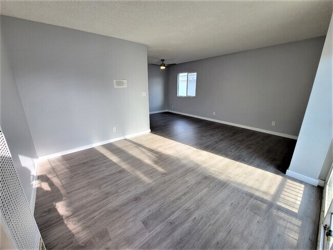 Building Photo - 414 N Los Robles Ave