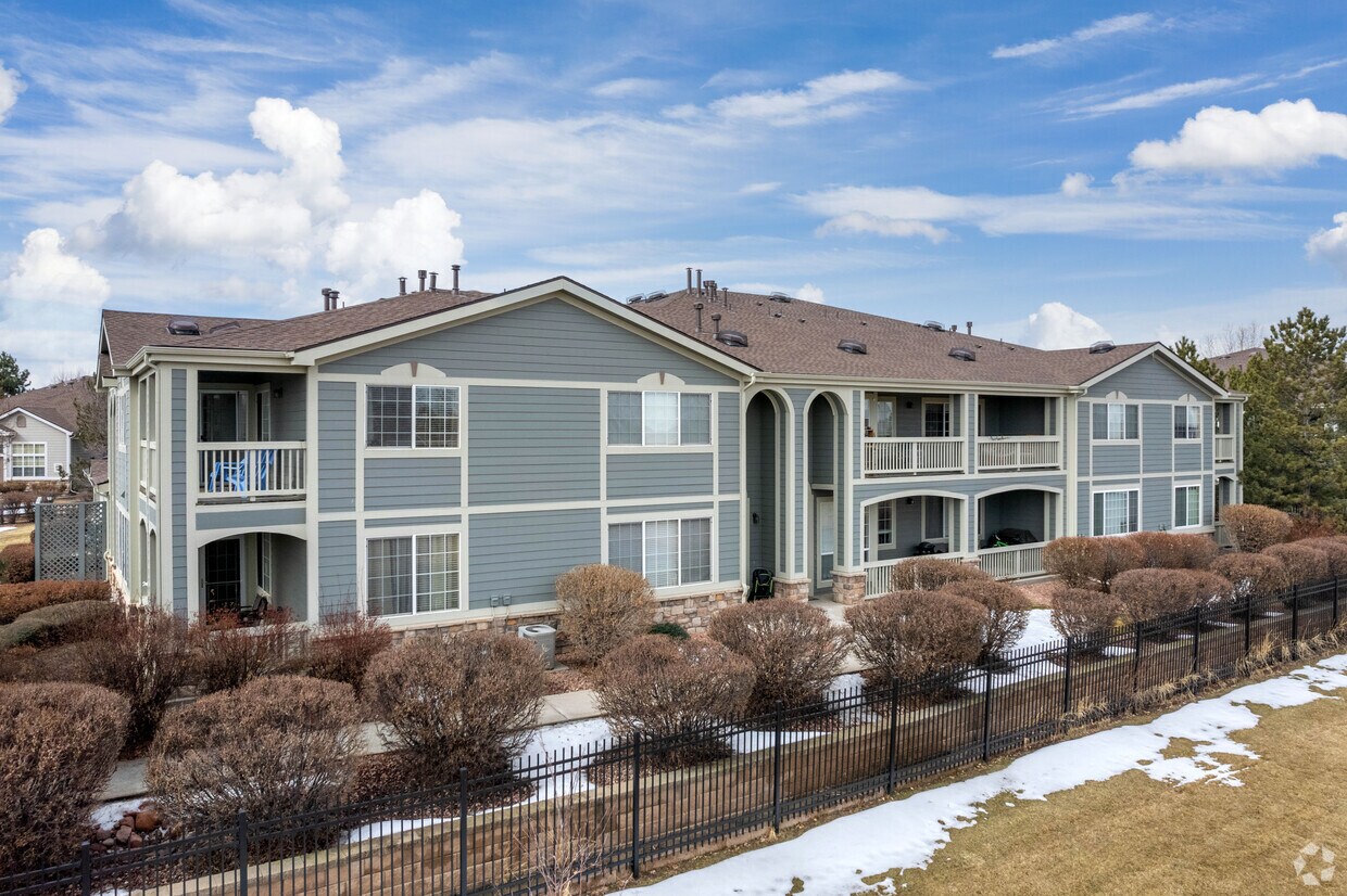 Building Photo - Golden Bear Condos