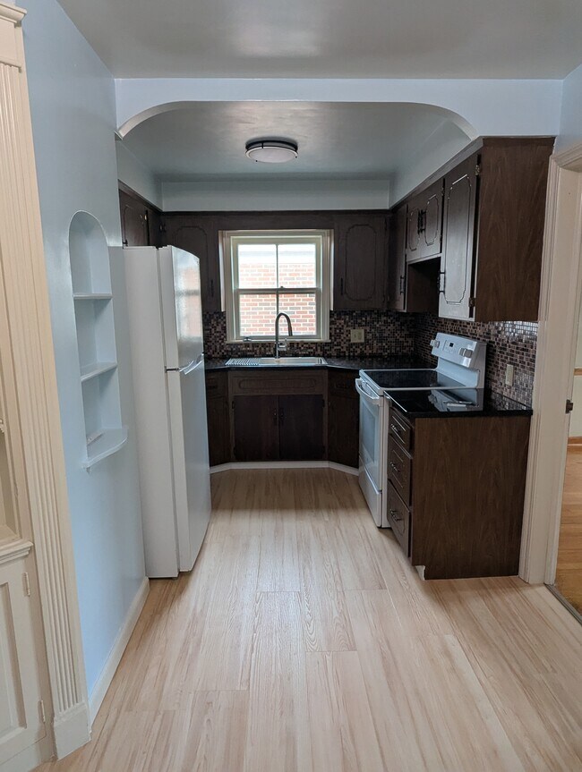 Foto del edificio - 13570 Cedar Rd