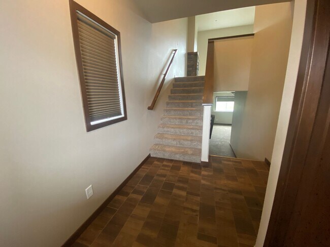 Building Photo - 3-Bed, 3-Bath Single Family Home in Moorhead!