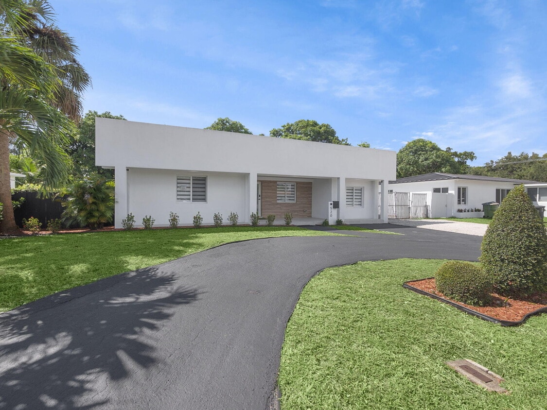 Foto principal - 520 NE 135th St