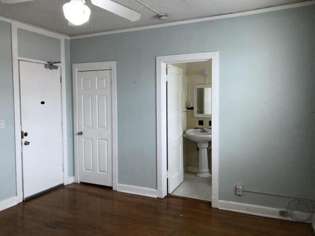 Building Photo - 5101 Webster Ave., Apt. 14, WPB, FL 33405