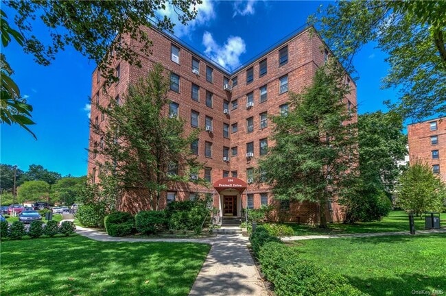 Building Photo - 154 Pearsall Dr